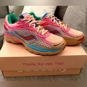 Saucony Progrid Omni 9 x Jae Tips Tan and Pink